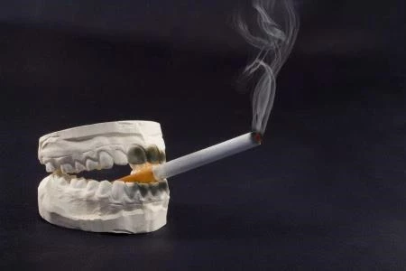 S kajenjem so povezani zapleti.